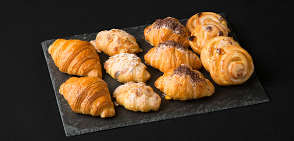Sélection artisanale de viennoiseries fraîches, préparées chaque jour par notre traiteur à Genève